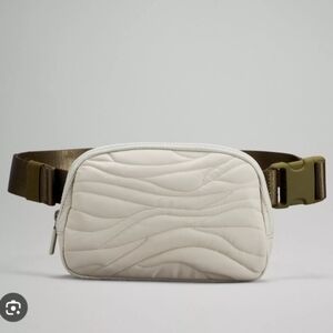 Lululemon Everywhere Belt Bag - Team Canada